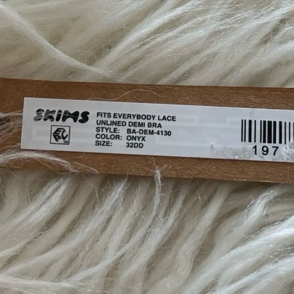 Skims Fits Everybody Lace Demi Underwire Bra Onyx Size 32DD - Picture 8 of 8